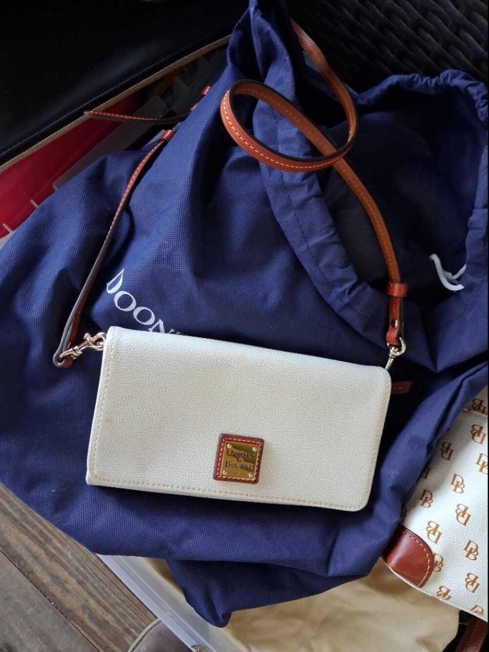 Dooney & Bourke cross body bag